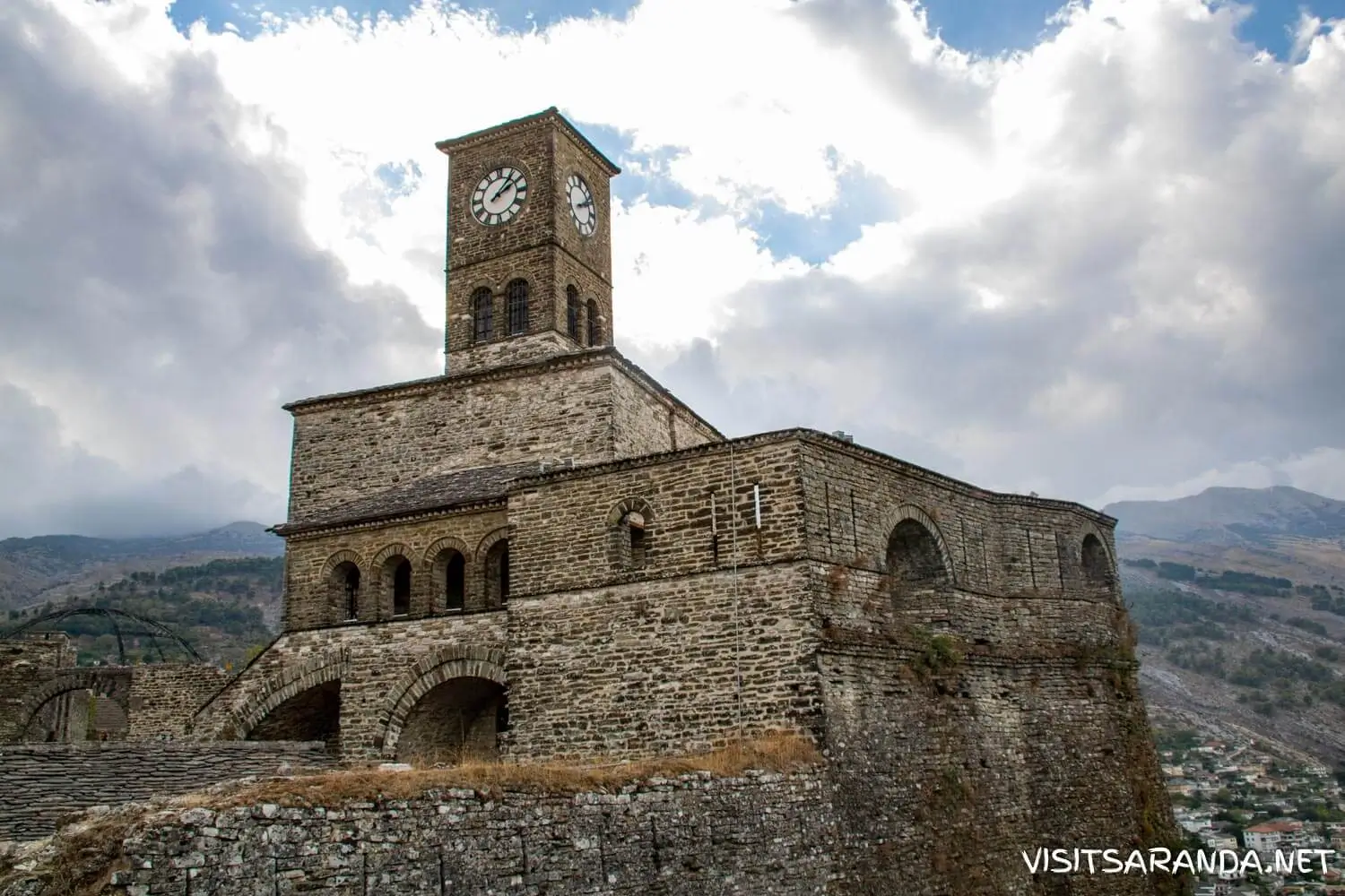 OPȚIONAL 2 Castelul Gjirokaster Blues Eyes preț 30 euro