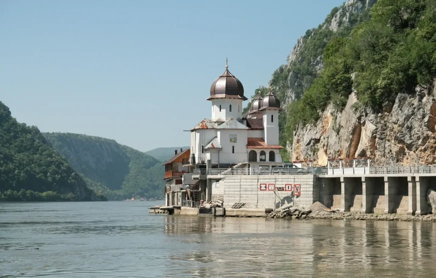 Cazanele Dunarii de pe malul Sarbesc