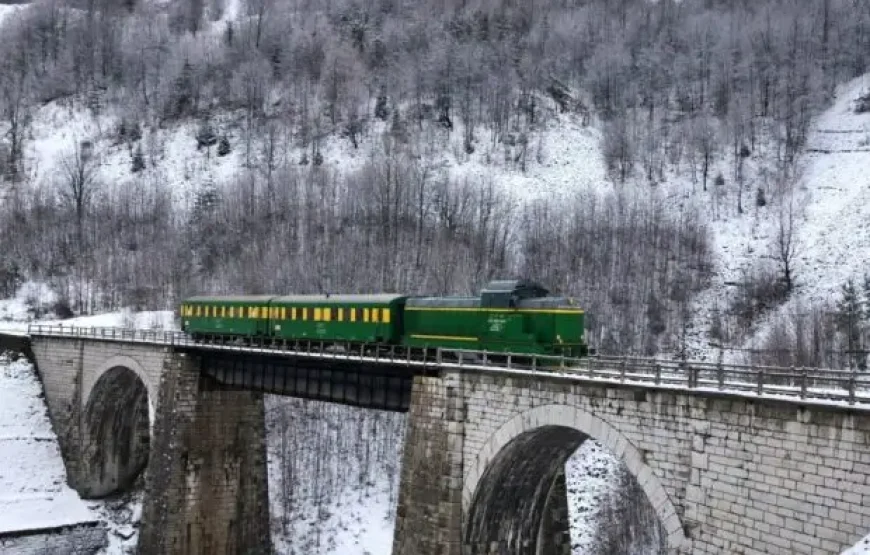 Cu caiacul la Peștera Topolnița