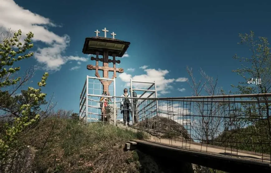 Pelerinaj la Triunghiul energetic al Mănăstirilor rupestre din Argeș