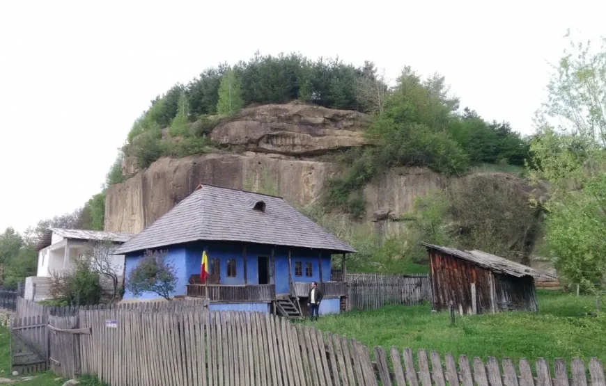 Pelerinaj la Triunghiul energetic al Mănăstirilor rupestre din Argeș