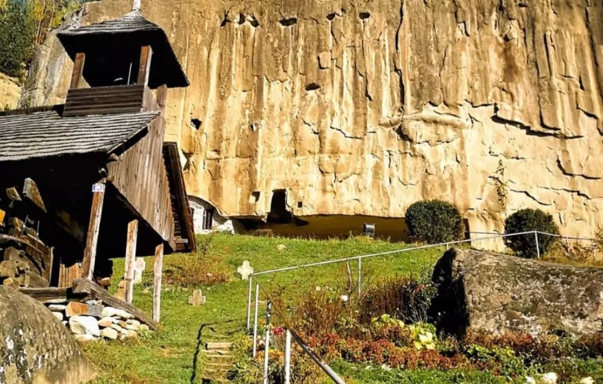 Pelerinaj la Triunghiul energetic al Mănăstirilor rupestre din Argeș