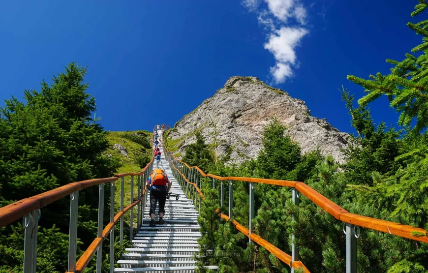 Drumeție la Muntele Sacru Ceahlău Cheile Bicajelului Cascada Toplita