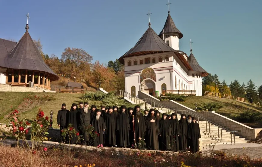 Drumeție la Muntele Sacru Ceahlău Cheile Bicajelului Cascada Toplita